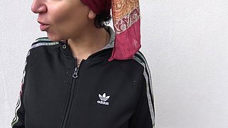 Arab Girl Gives a Handjob to a Stranger During Her Break at the Supermarket