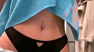 Babe With Big Boobs Masturbates