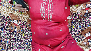 Desi NCR bhabhi want to relax but secretly