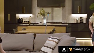 Stepmommys Girl - Petite Demi Hawks Affair With Stepmom Serene Siren Hijacked By Chloe Surreal +2