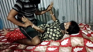 Sexy Bhabhi Ko Jor Jabar Dasti Boy Friend Ne Jora...