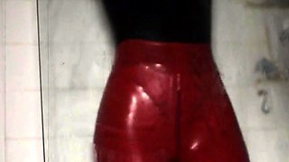 Amateur cd in latex masturbating dildoing