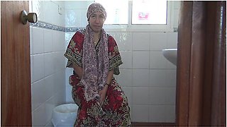 Kurdish Turkish Milf Sucks Her First Big Black Cock During Her Lunch Break