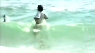 African Babe Gets Banged By White Rod On Beach