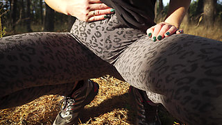 Girl Teases Her Big Cameltoe in Leopard Leggings Outdoors