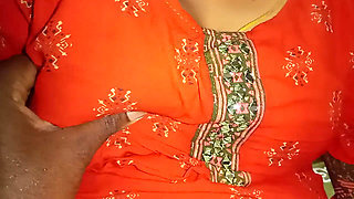 I Caught Aunty Books and Squeezed Her and Put My Finger Inside Her Pussy and It Was so Good