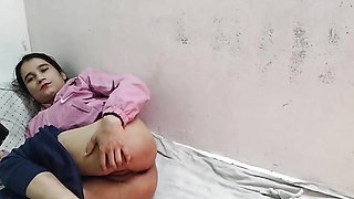 Little step sister soyi hui thi tabhi jakar mai chod diya