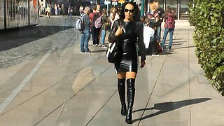 Brunette enjoys foot fetish outdoor