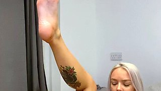 Blonde tight pussy babe solo toy fun in glamour masturbation
