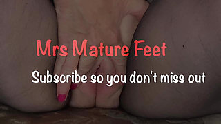 Mrs Mature Feet showing you all her sexy Feet, toes and soles. Video is part of a series showing her feet and toes. Part 3
