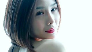 The high-value internet celebrity Yan Panpan has a perfect figure with a big buttock and a bathtub. It is full of temptation. Big Tits Chinese Model Nude