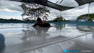 Risky Sex in a Outdoor Pool