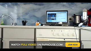 Hot Sexydea Flashing Ass on Live Webcam