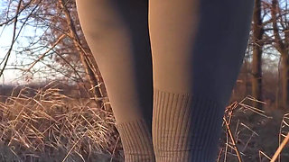 Teen Japanese Showing off Her PAWG Ass in Tight Leggings Outdoor