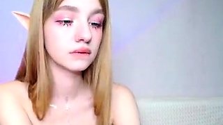 Hot amateur webcam teen masturbates for their fans