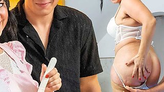 MOMMY4K. Shaving mature pussy ended up as hot bathroom fuck