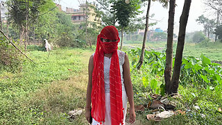 Pussy Flashung in Jungle and Couple Sex