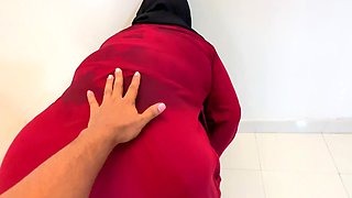 Fucking a Chubby Muslim Mother-in-law Wearing a Red Burqa & Hijab