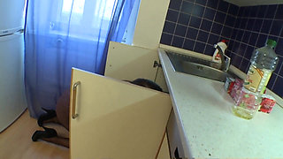 Mature worker bangs a sexy and young girl in the kitchen