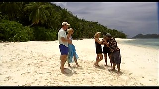 Julie and Sarah Meet Some Guys on the Beach and Have Sex with Them - Private Porn Sex Videos