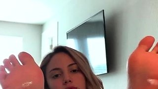 Amateur Foot Fetish Girlfriend Sucks and gives a Footjob