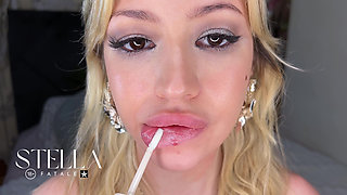 Perfect Lips Getting Glossy - Lip Fetish Close-ups