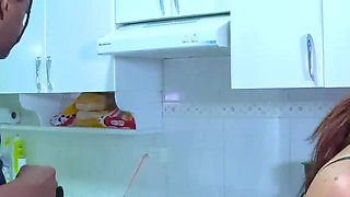 Maid Tries to Please the American and Fucks Him Hot Without a Condom