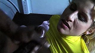 Sexy Slut Gives A Big Cock A Blowjob In The Car