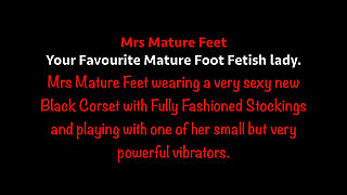 Mrs Mature Feet Toying in Fully Fashioned Stockings 434