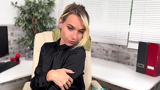 Cumshot amateur MILF suck and jerks dude in the bedroom