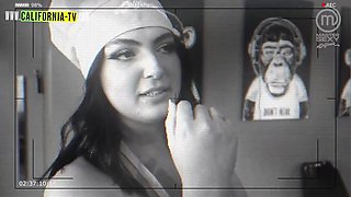 Clara Wellen, Well-known Mexican Influencer, Was Caught Opening The Door Nude For A Motorbike Courier