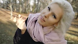Risky Tinder Date Fuck While Walking with a Random Guy – Cum in Mouth