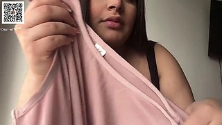 American teen tries on Niqab