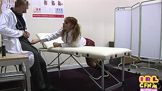 Petite CFNM babe get made love in 3way