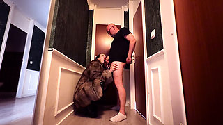 Ghettohure Also Gives in the Hallway to Fuck