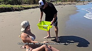 I seduce a street vendor to fuck with me on the beach in