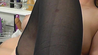 Mature gyno fetish - perverted gynecologist records his mature female patient on camera