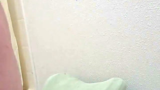 Cripplefreak4u up Close Face While Using Fucking Machine for the First Time