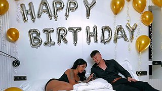Yasmina Khan The Luscious Indian Goddess Celebrates With