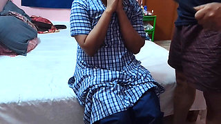 Chachu ne mujhe chut me fingering karte pakad liya, ab mai kya karu?