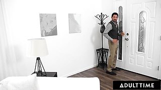 Watch exciting Skylar Vox's dirt
