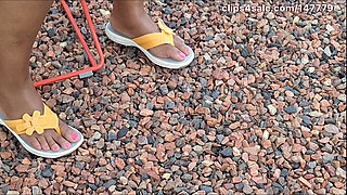 Ebony MILF Shiney Thighs Legs N Pretty Pink Toes