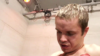 Fucked raw by the big dick of muy straight friend