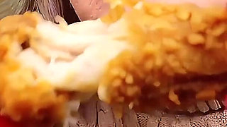 Miss Whitney Morgan: Fried Chicken Eating Asmr