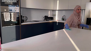 Hungry Muslim Girl Breaks Her Fast with BBC