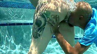 Poolside booty worship leads to deepthroat fucking