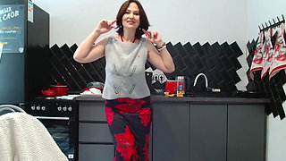 Seducing with a super dance undressing