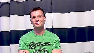 Masturbating Muscle Machine James With James Drake