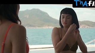 Jessie Mei Li Swimsuit Episode in The Season