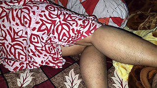 Exploring my Stepmoms Pussy Sharing Bed With Hot MILF